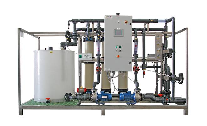 Ultrafiltration system with hollow fiber membranes on skid
